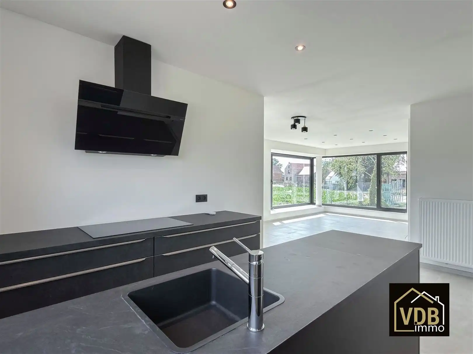 Een knus gerenoveerde woning met 3 slaapkamers en tuin foto 24