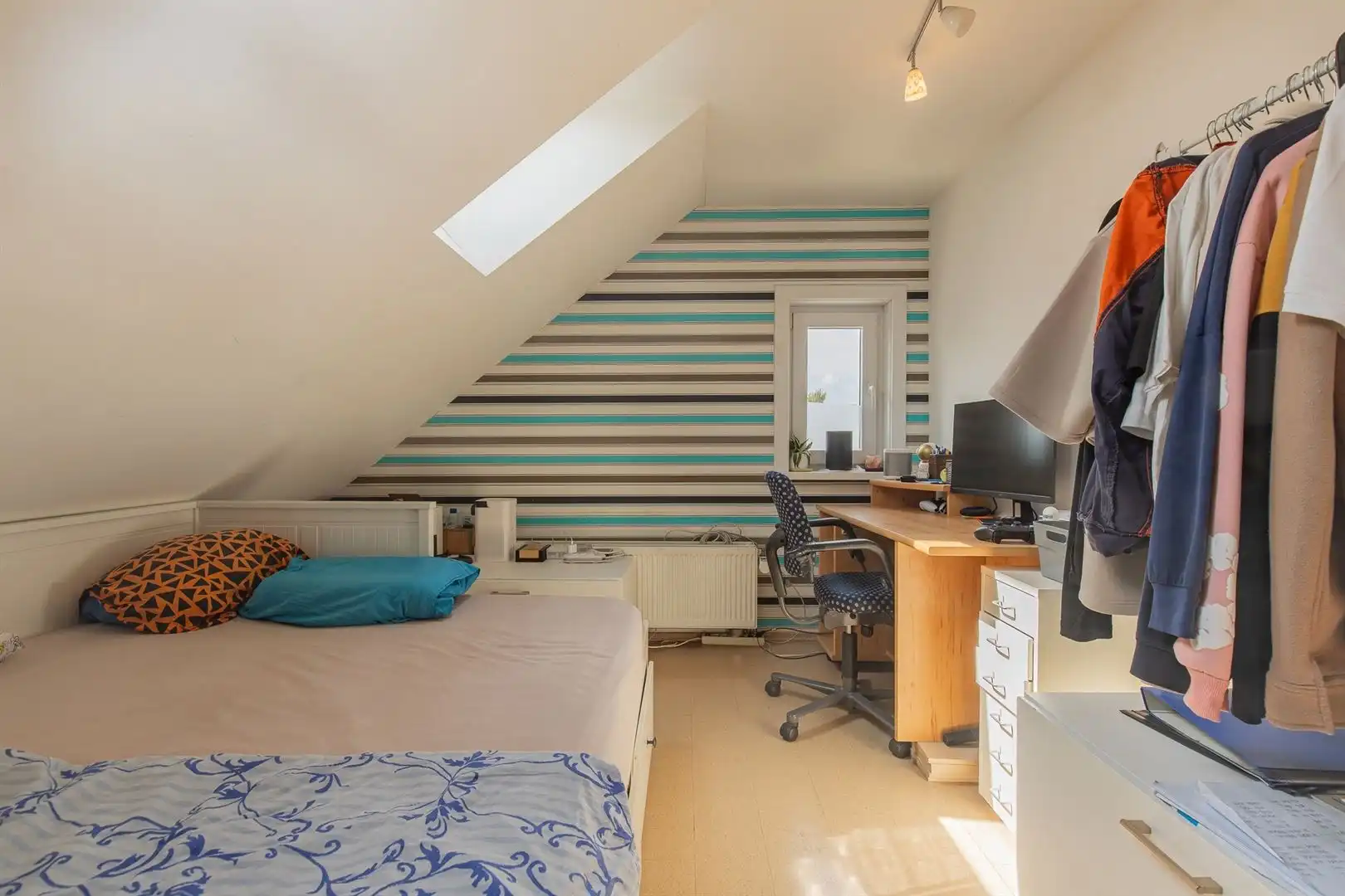 Volledig gerenoveerde woning met zwemvijver en ruime garage foto 17