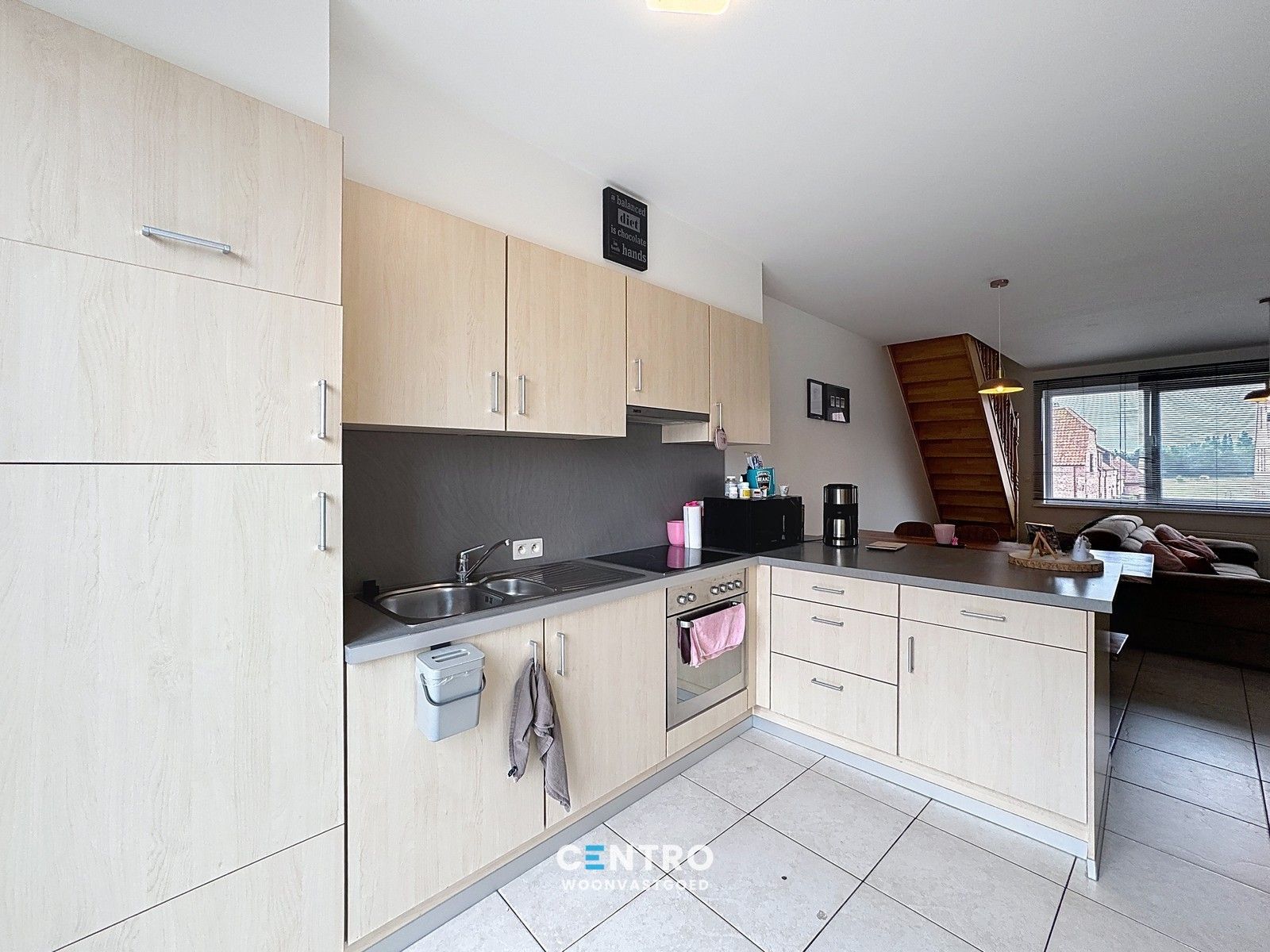 Opslagruimte met showroom en 3 verhuurde appartementen op 3.682m2! foto 27