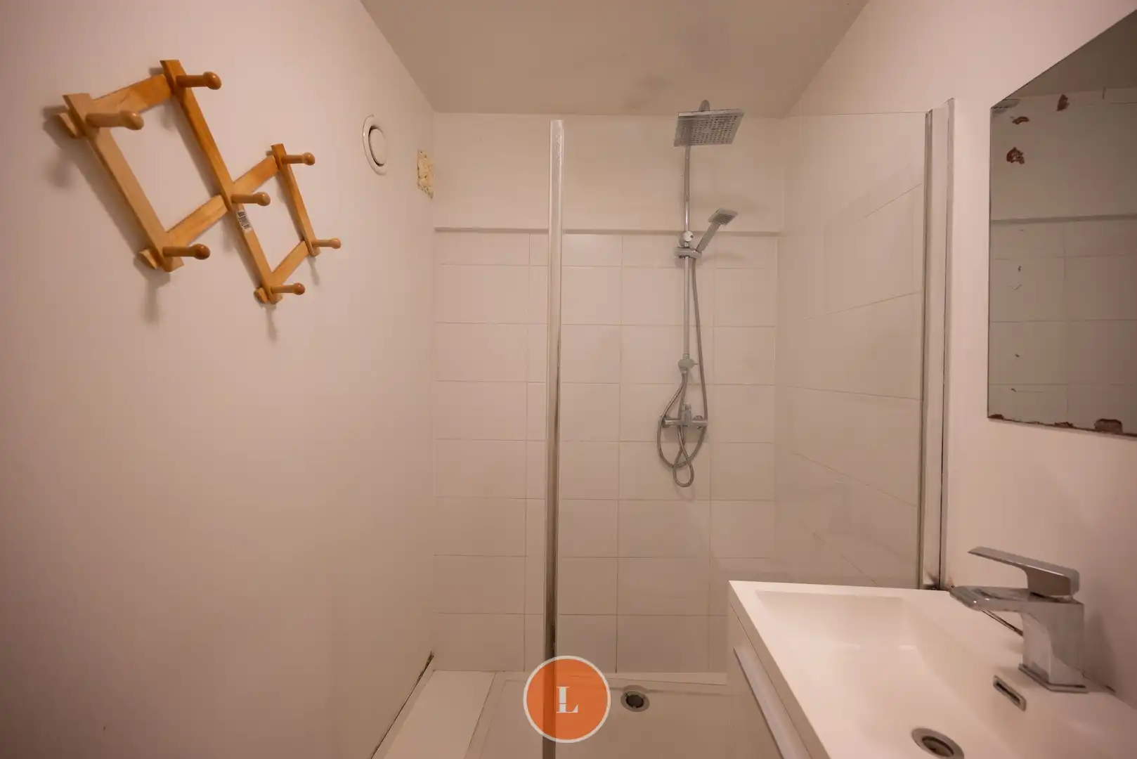 Op te frissen appartement te Kortrijk met 3 slaapkamers. foto 13