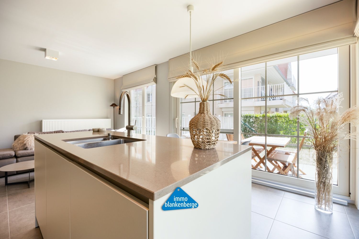 Gelijkvloers 2-slaapkamerappartement met tuin en luxe afwerking in De Haan foto 8