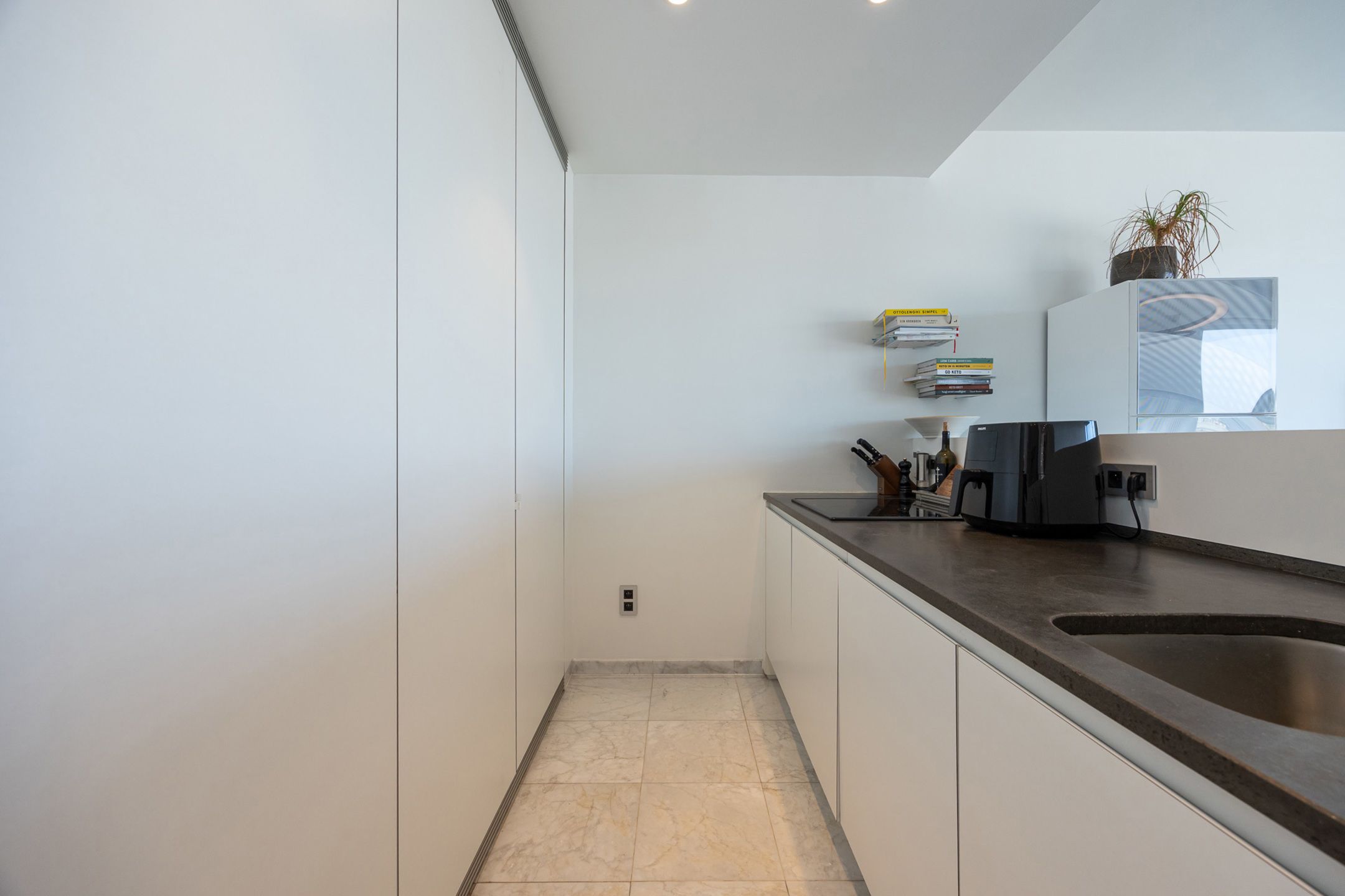 ANTWERPEN-KAAIEN - Frontaal zicht op de Schelde foto 4