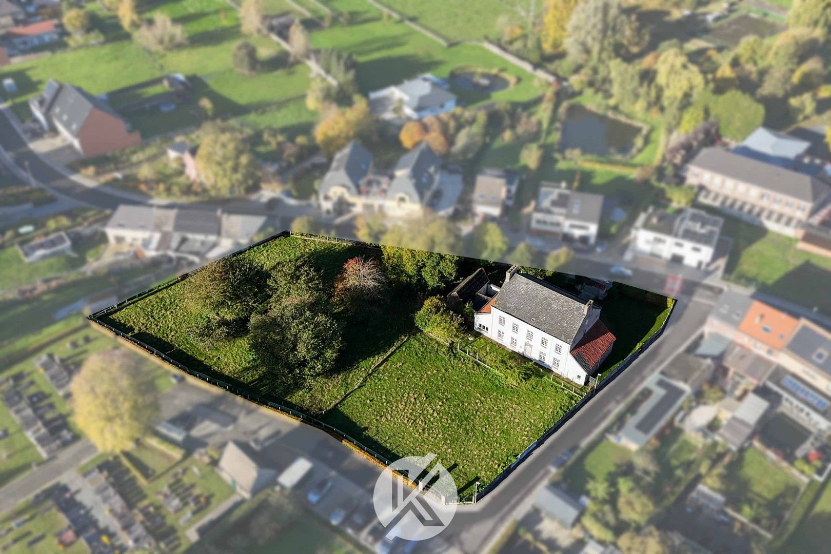 Tijdloze pastorie met historische allure op 4.057 m² foto 5