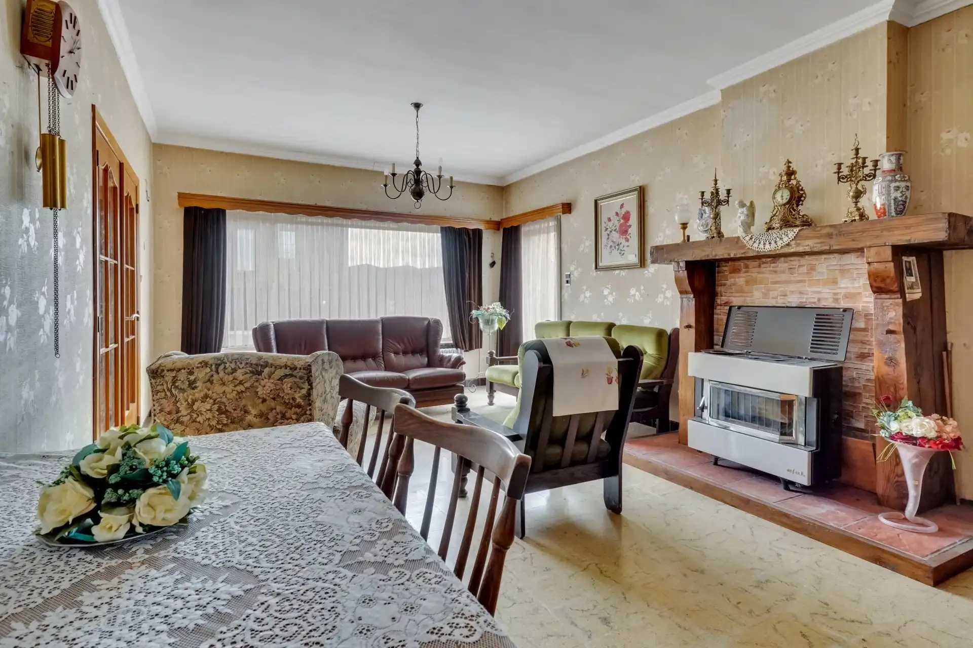 Ruime woning met 3 slaapkamers op perceel van 856 m² foto 3
