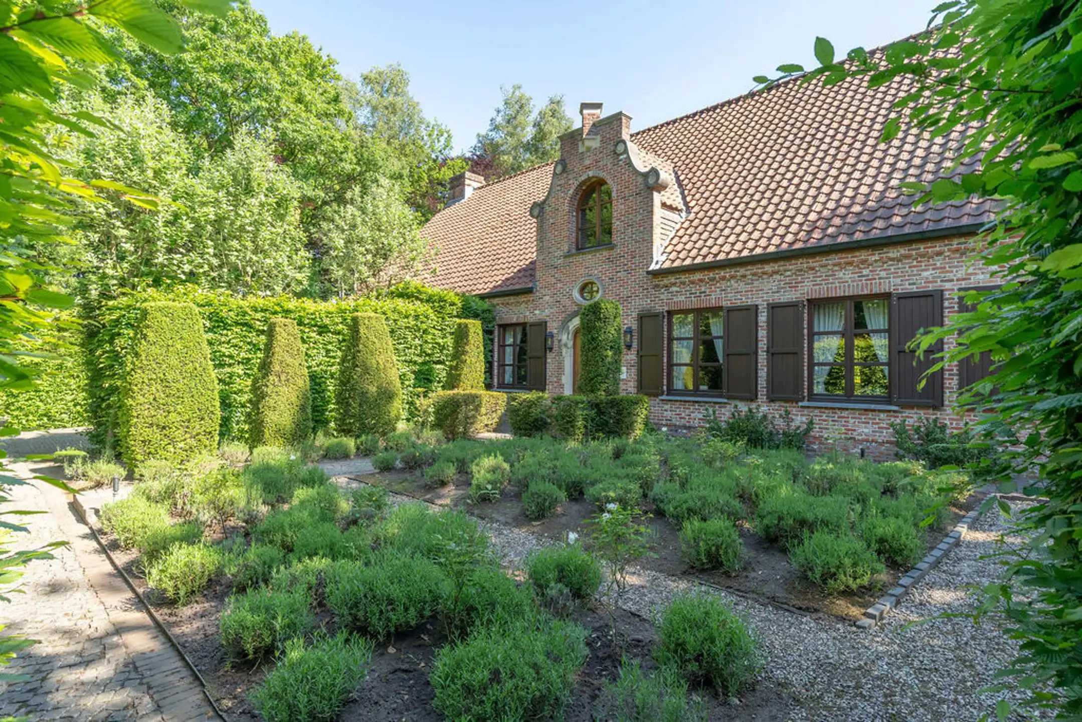 Ruime villa met 6 slpk op 2.295 m² grond met veel privacy foto 56