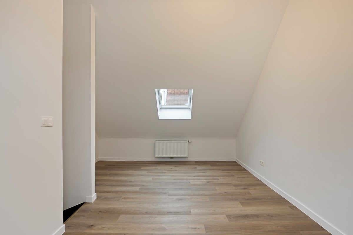 HEEL MOOI GERENOVEERDE WONING ! foto 14