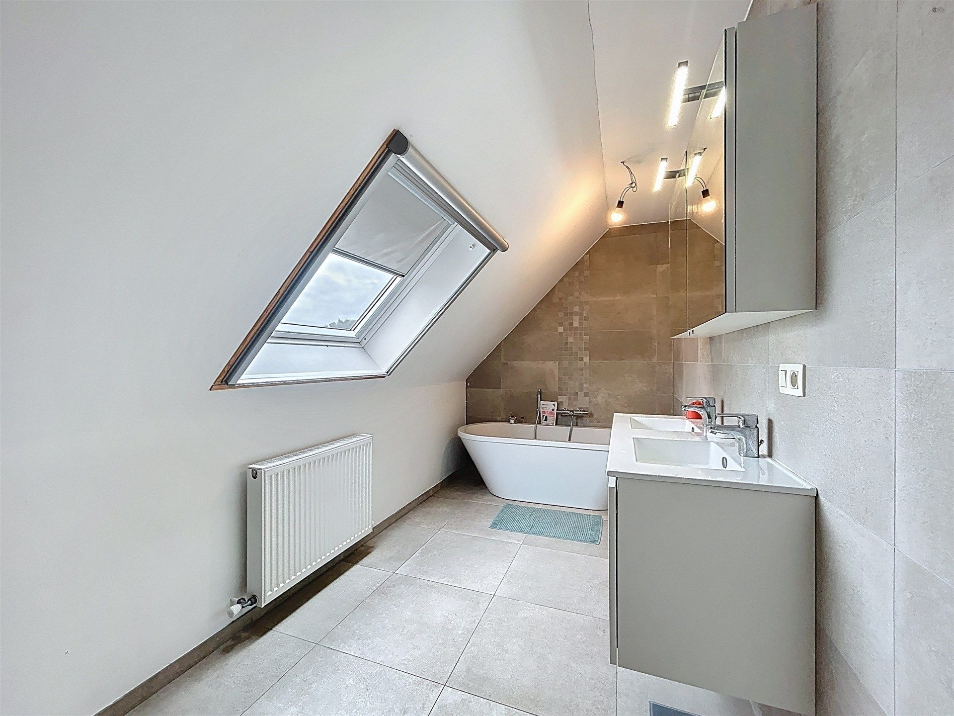 Recent en energiezuinig 2-slk app (127m²) met overdekte autostaanplaats foto 8