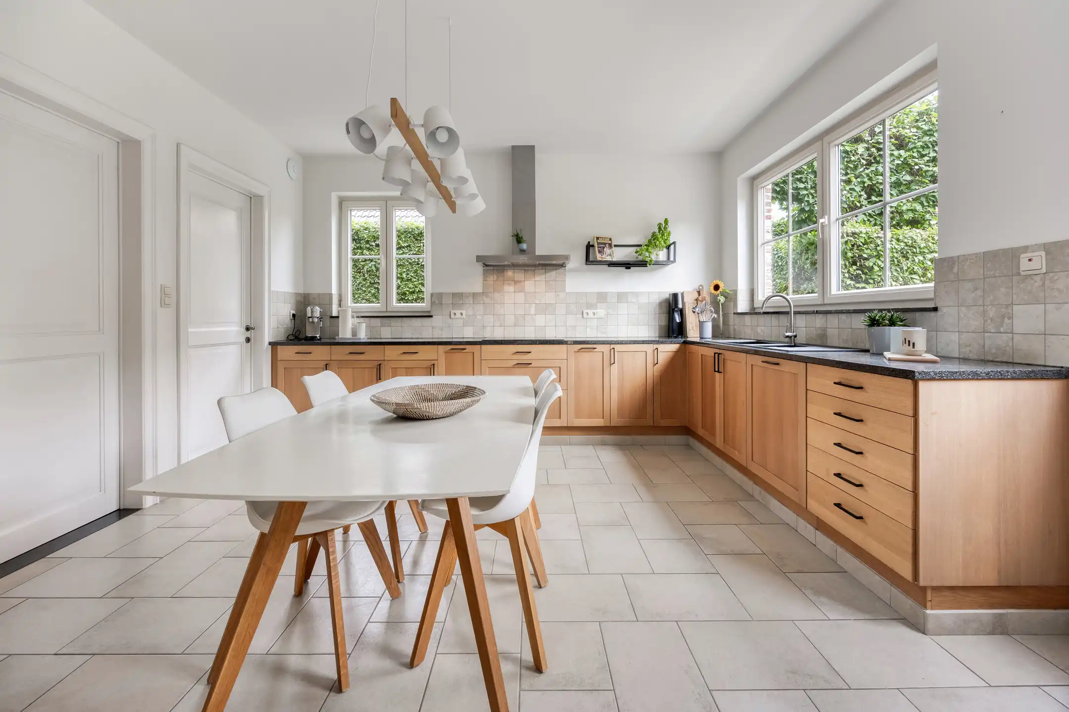 Rustig gelegen villa met prachtige tuin en zwemvijver foto 15