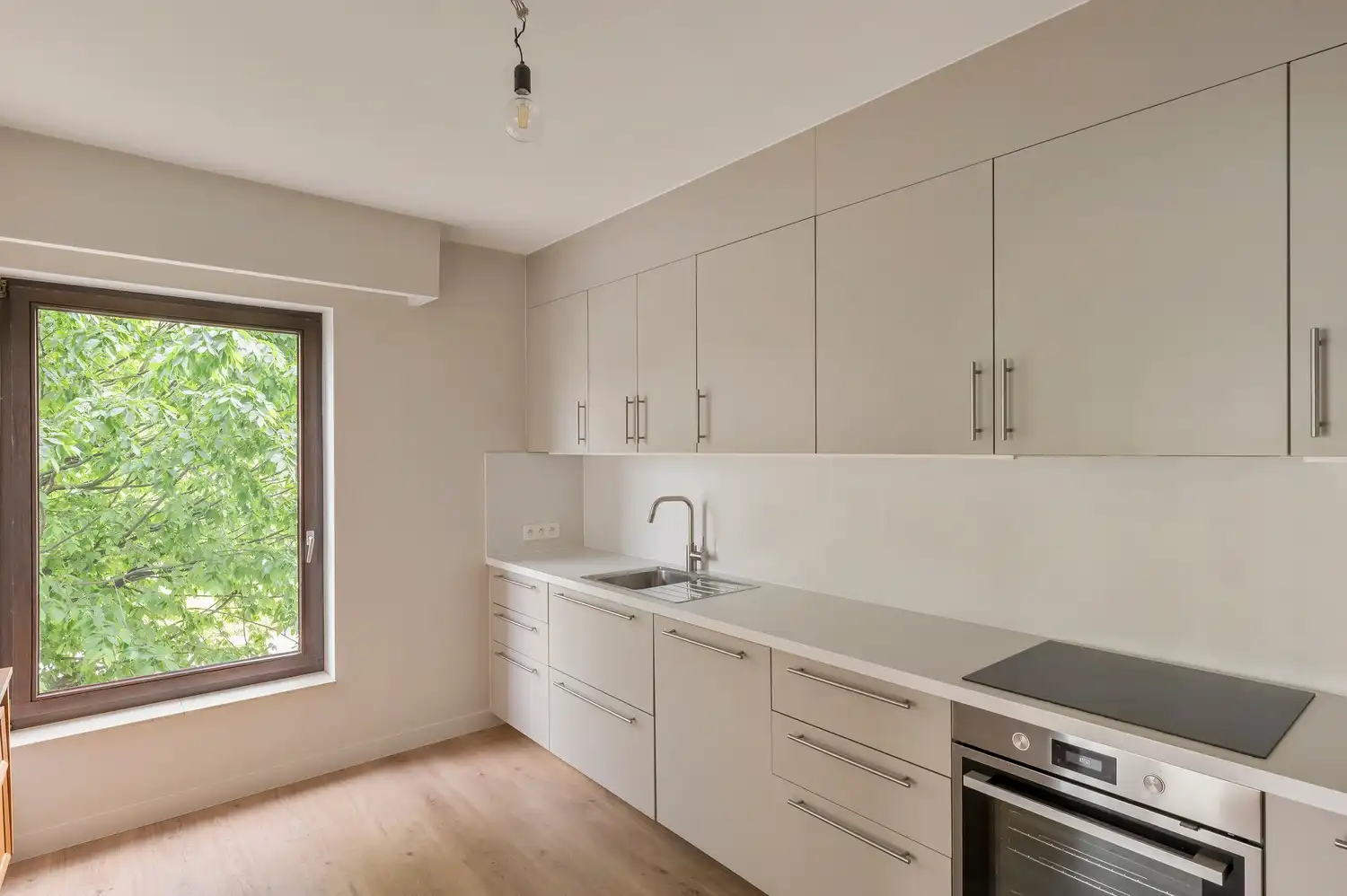 TE HUUR – Goed onderhouden appartement met 3 slaapkamers, terras en prachtig uitzicht. foto 13