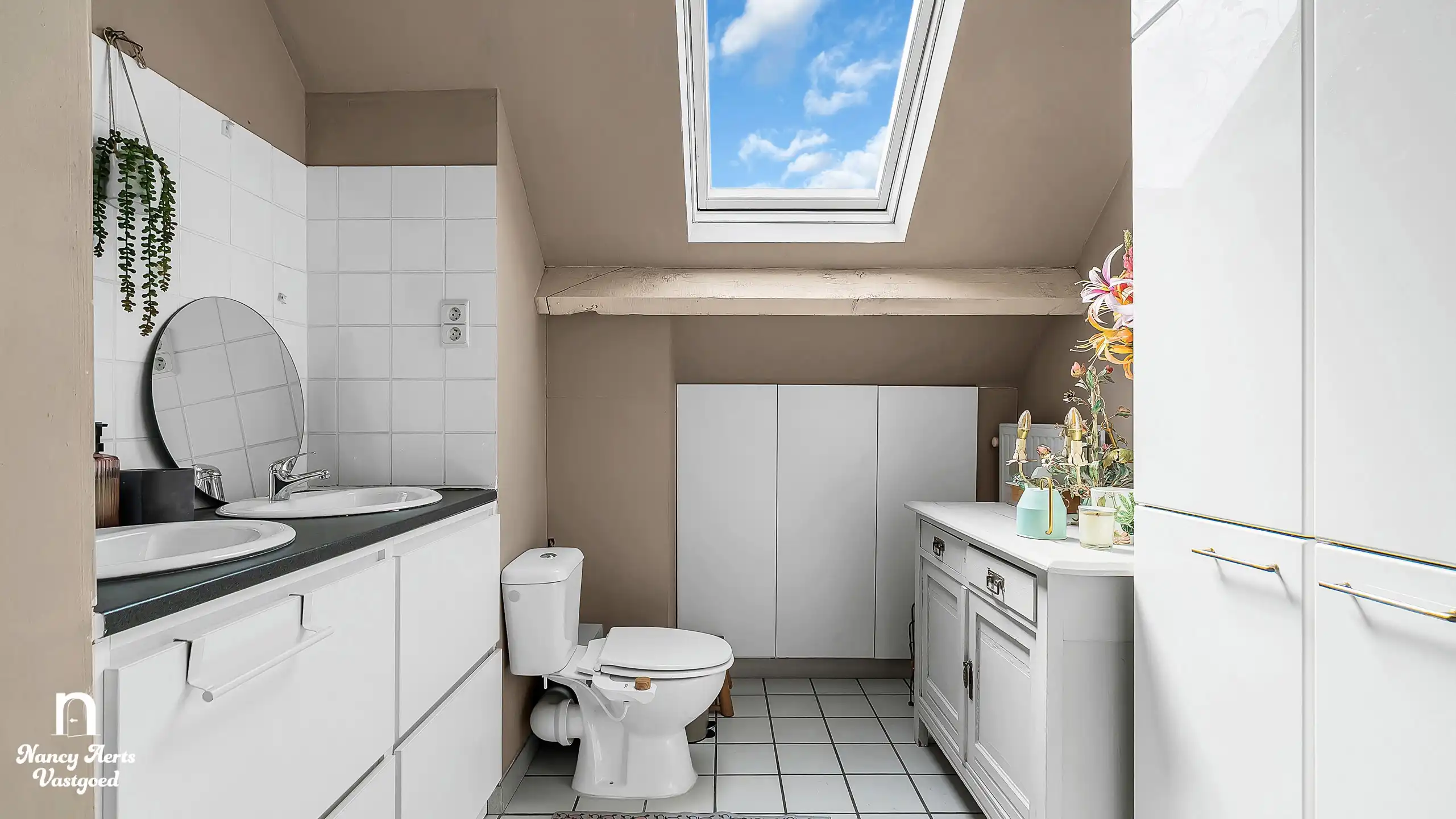 Veelzijdige villa met bijna 20 are groen en aparte woonunit foto 22