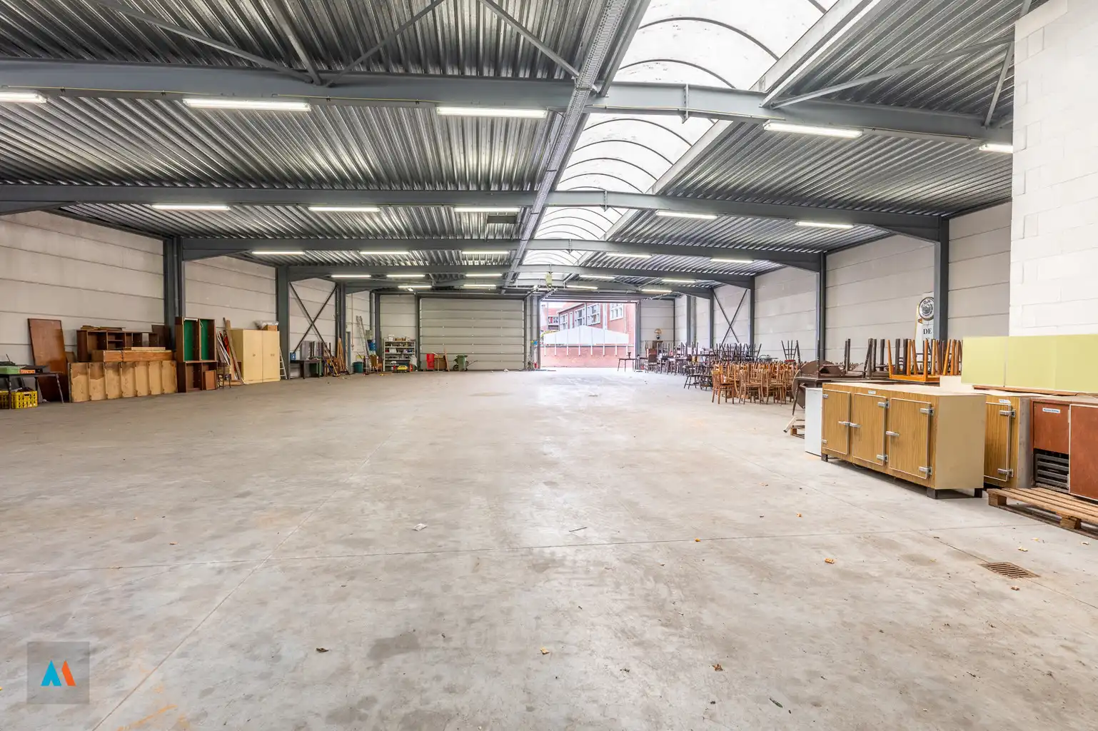 Gezinswoning met ruime loods foto 20