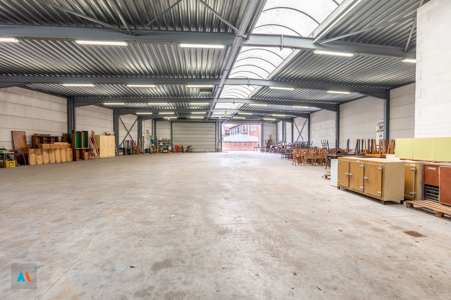 Gezinswoning met ruime loods foto 20