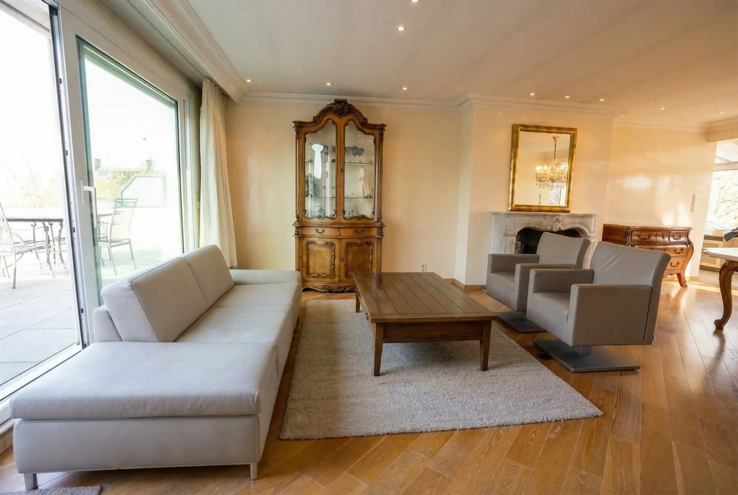 Elegant dakappartement met groot terras en garage! foto 4