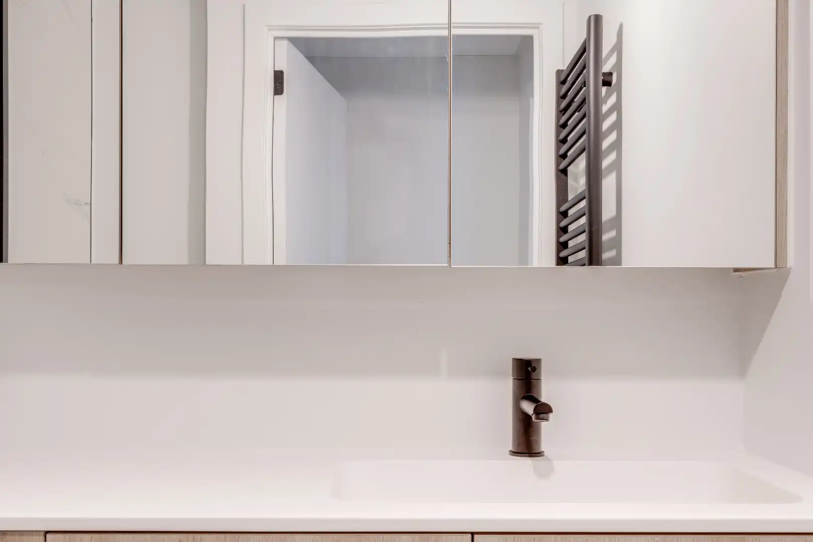 Prachtig 2 slaapkamer appartement in hartje Kortrijk foto 5