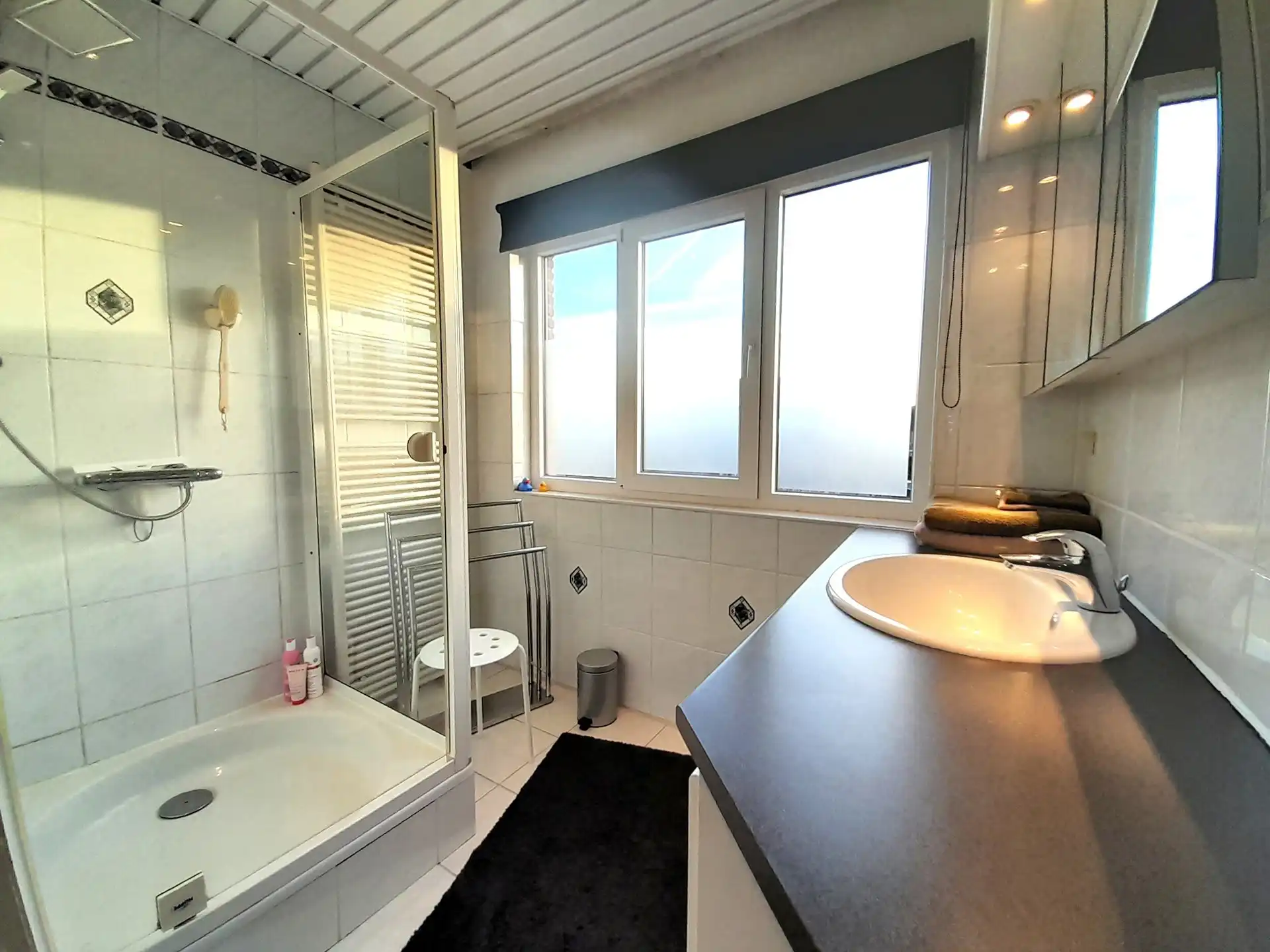 Energetisch gerenoveerde en goed onderhouden woning met grote tuin  foto 18