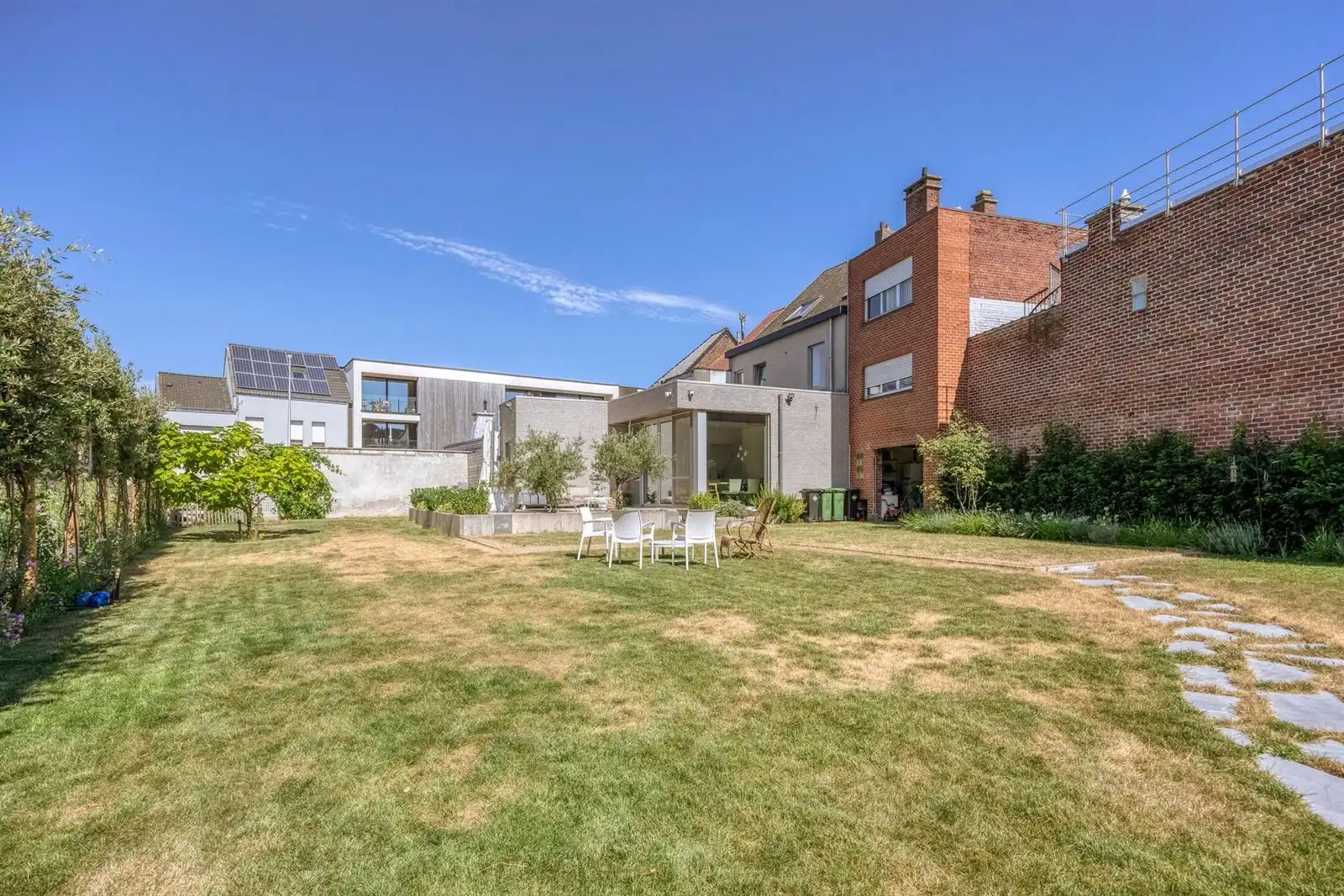 Ruime woning met 4 slaapkamers en bureau te koop foto 30