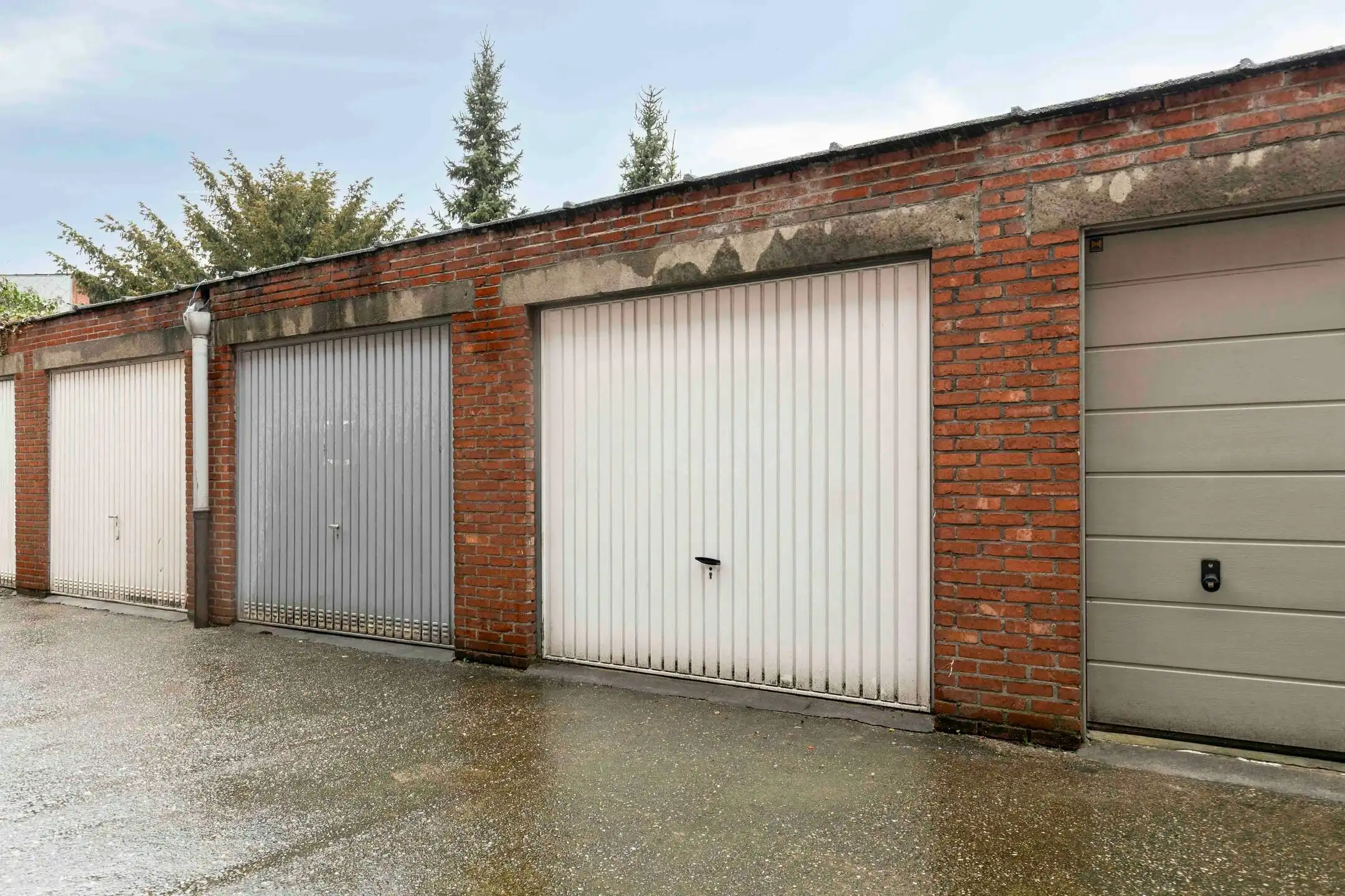 Garagebox te koop in Merksem - Laarsebaan foto {{pictureIndex}}