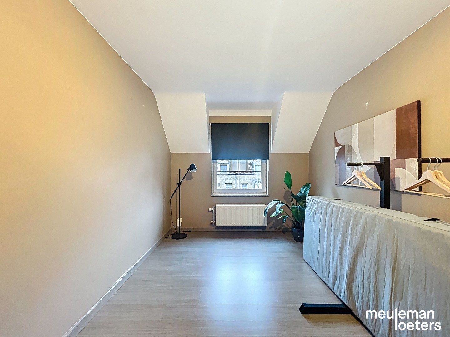 Lichtrijke woning met inpandige garage foto 9