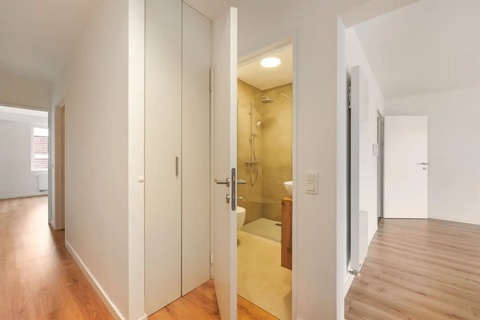 EPC B! Prachtig gerenoveerd appartement in doodlopende straat zonder bovenburen foto 14