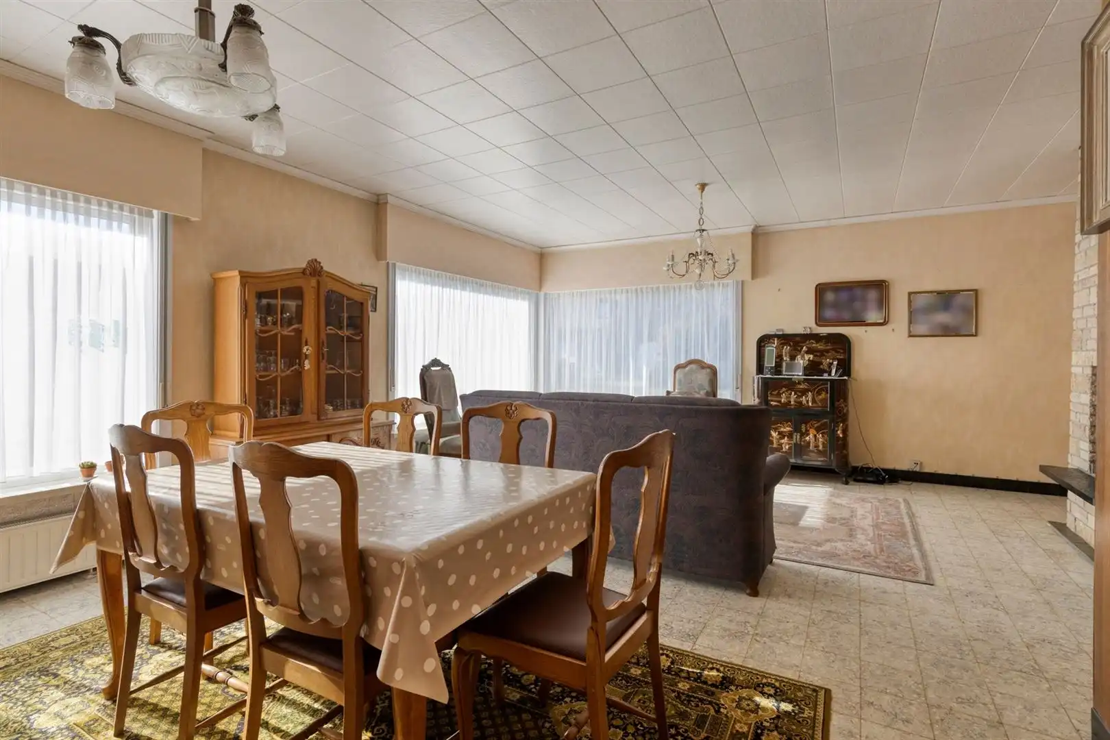 Rustig gelegen open bebouwing met grote garage en 3 slaapkamers op een perceel van 500 m². foto 6