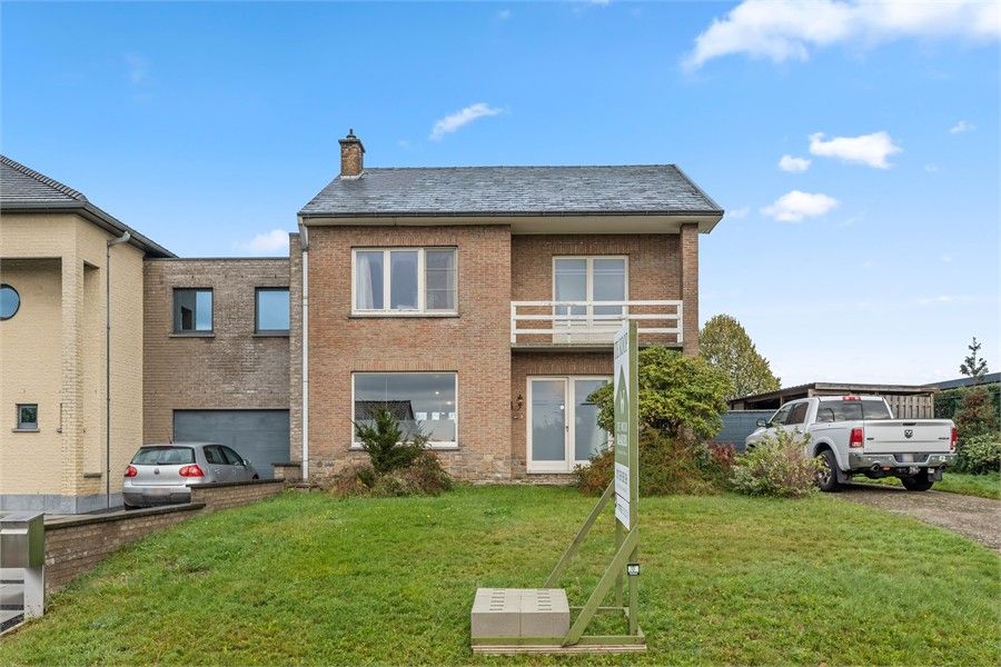 RUIME GEZINSWONING BOORDEVOL POTENTIEEL IN NIEUWERKERKEN foto {{pictureIndex}}