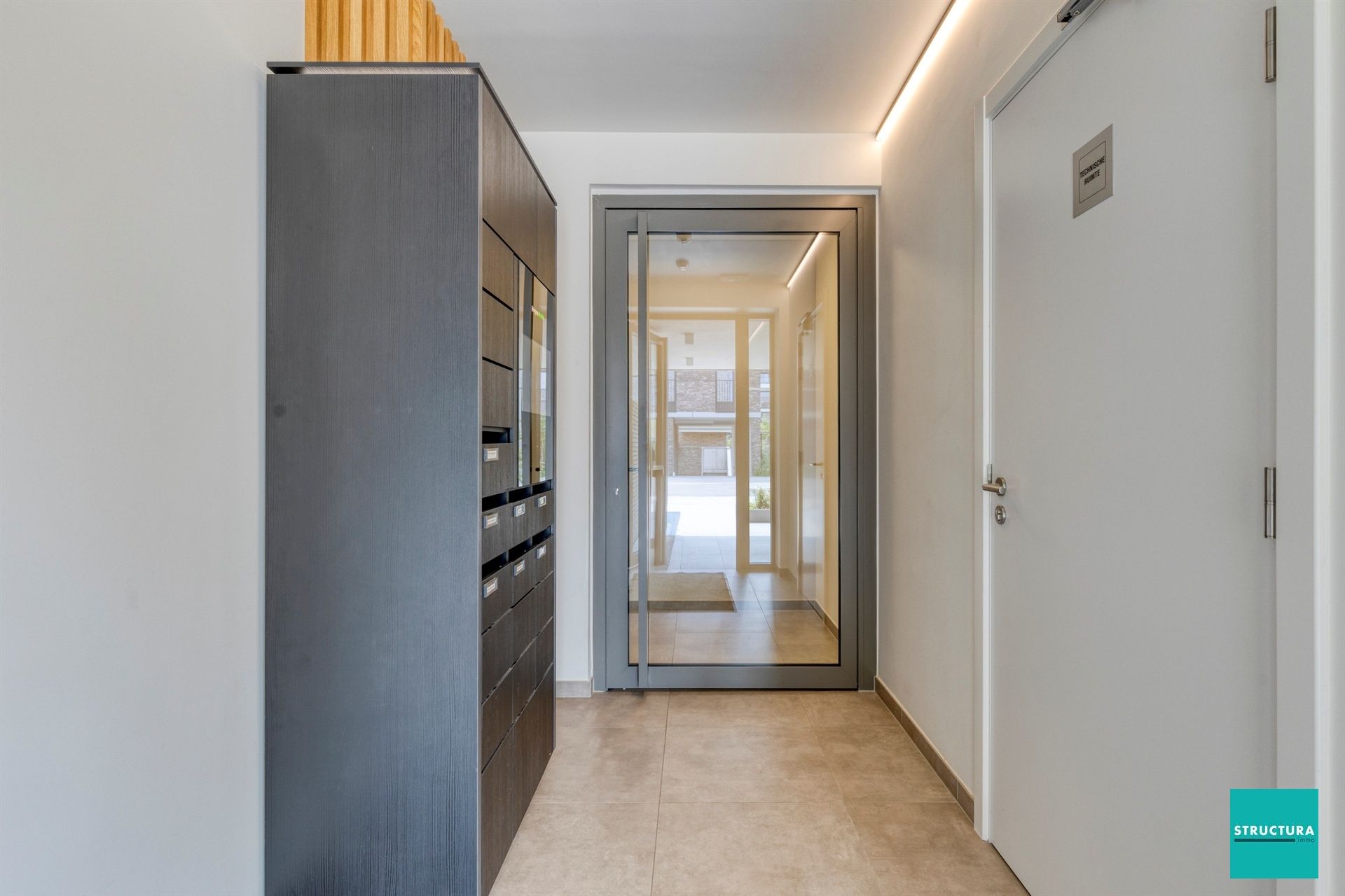 Stijlvol en energiezuinig penthouse met 3 kamers en staanplaats foto 3