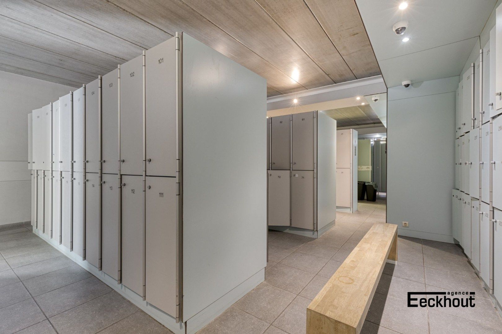 Handelscomplex op gunstige locatie foto 14