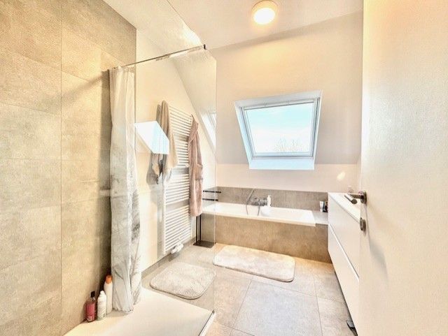 RECENT EN LICHTRIJK APPARTEMENT MET 2 KAMERS EN PARKING foto 13