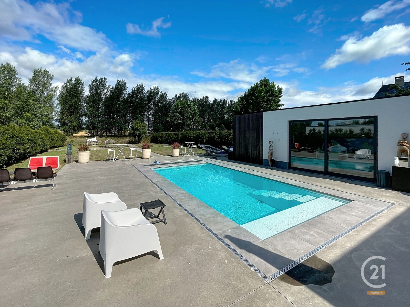 Luxueuze vrijstaande woning in rustige omgeving met zwembad foto 27