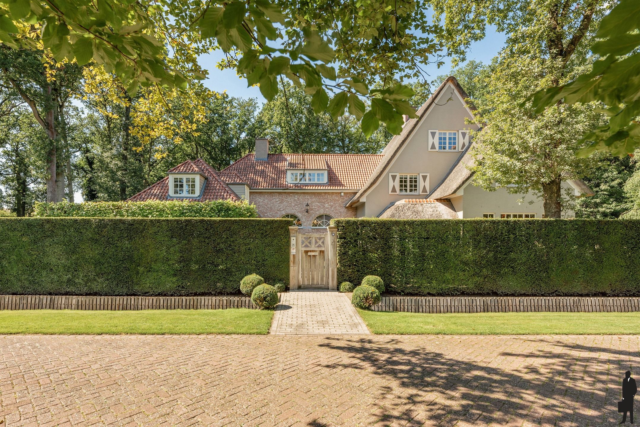 Rietgedekte en tot in de puntjes afgewerkte klassevilla foto 43