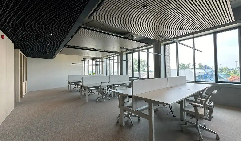 Prachtig gemeubelde kantoren met dienstverlening In The Yard in Drongen foto 16