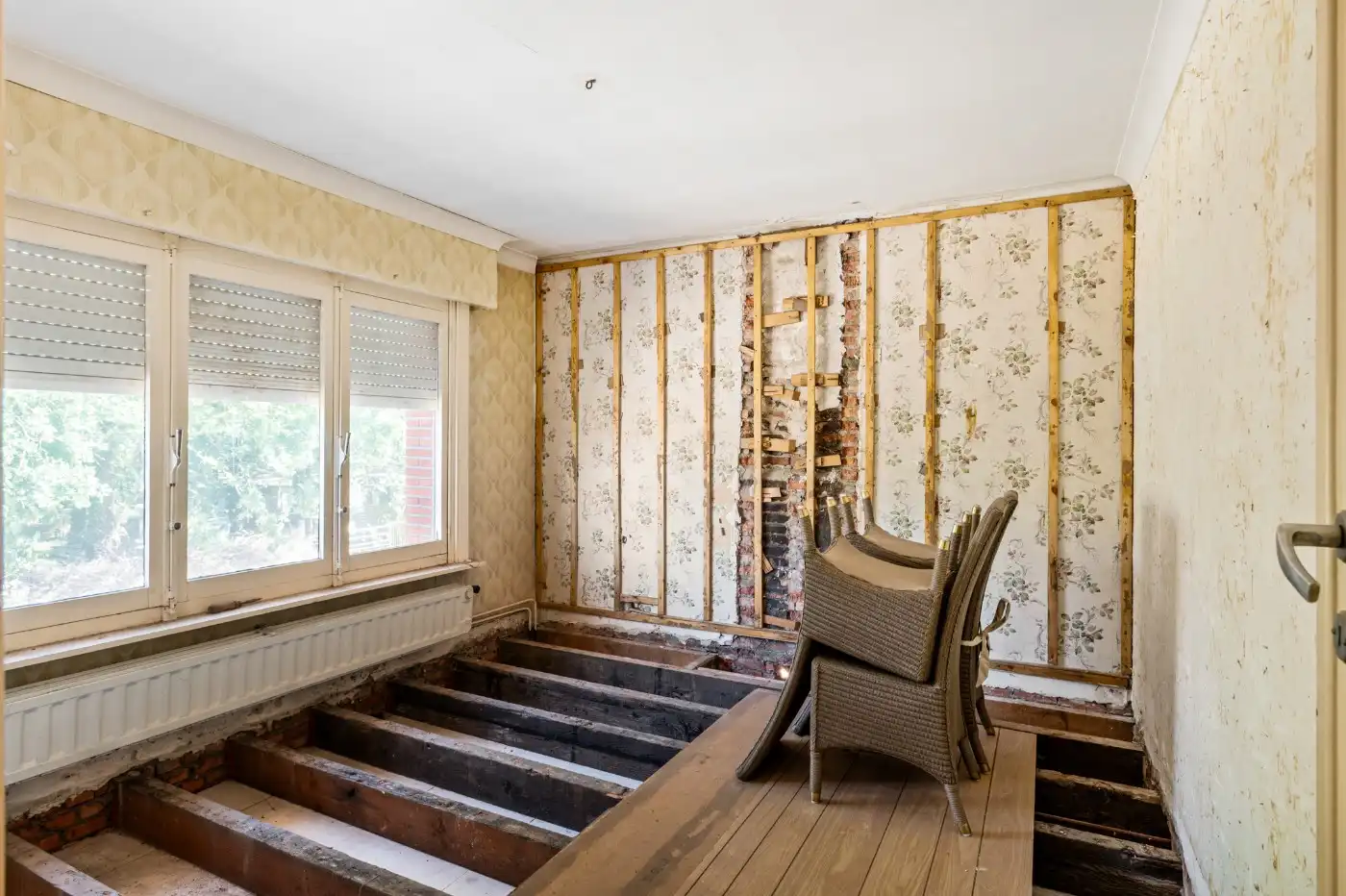 Charmante, te renoveren woning met 2 slpk., garage en tuin foto 15