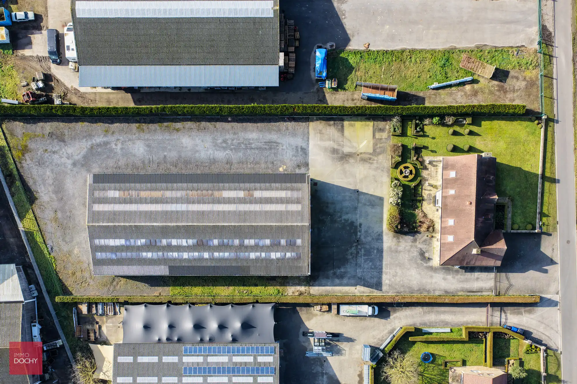 Villa met magazijn te huur – uitstekende ligging foto 5