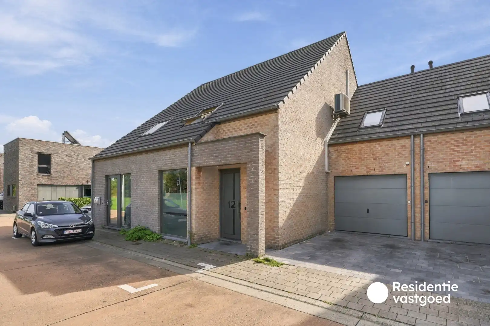 Instapklare woning te koop met garage en tuin! foto 3