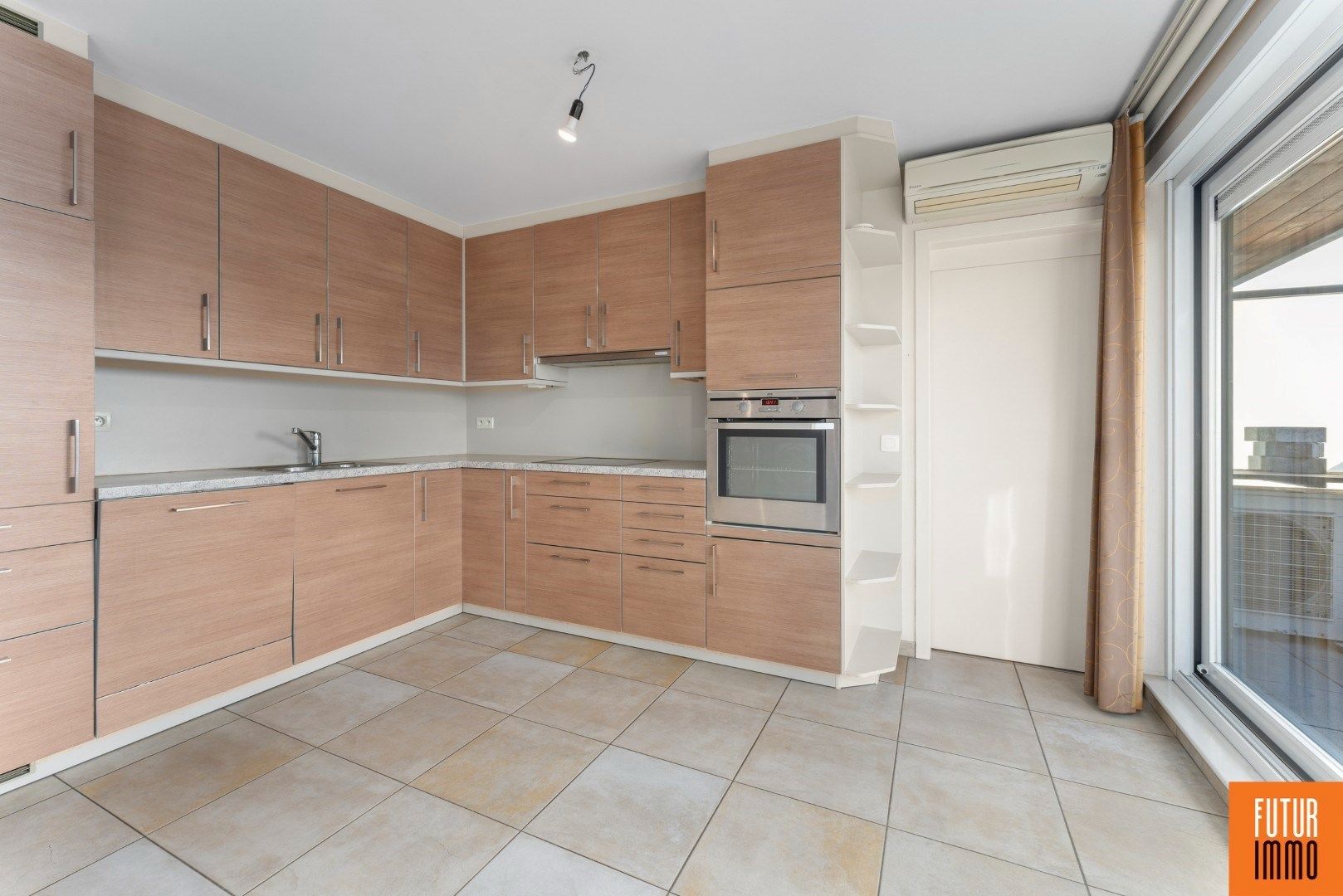 Instapklaar 2-slpk appartement aan station RSL foto 9