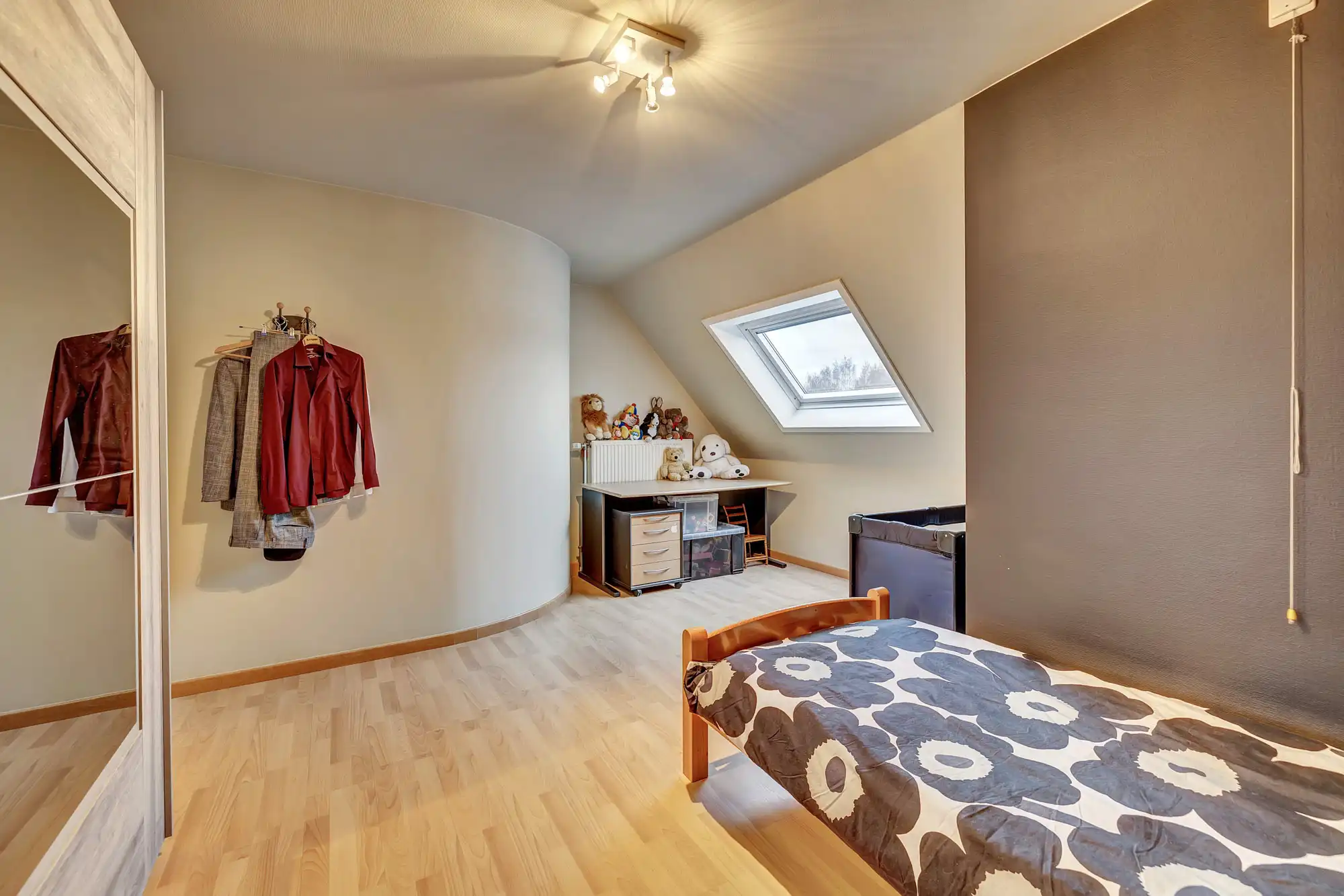 Unieke combinatie van wooncomfort, atelier en tuin foto 15