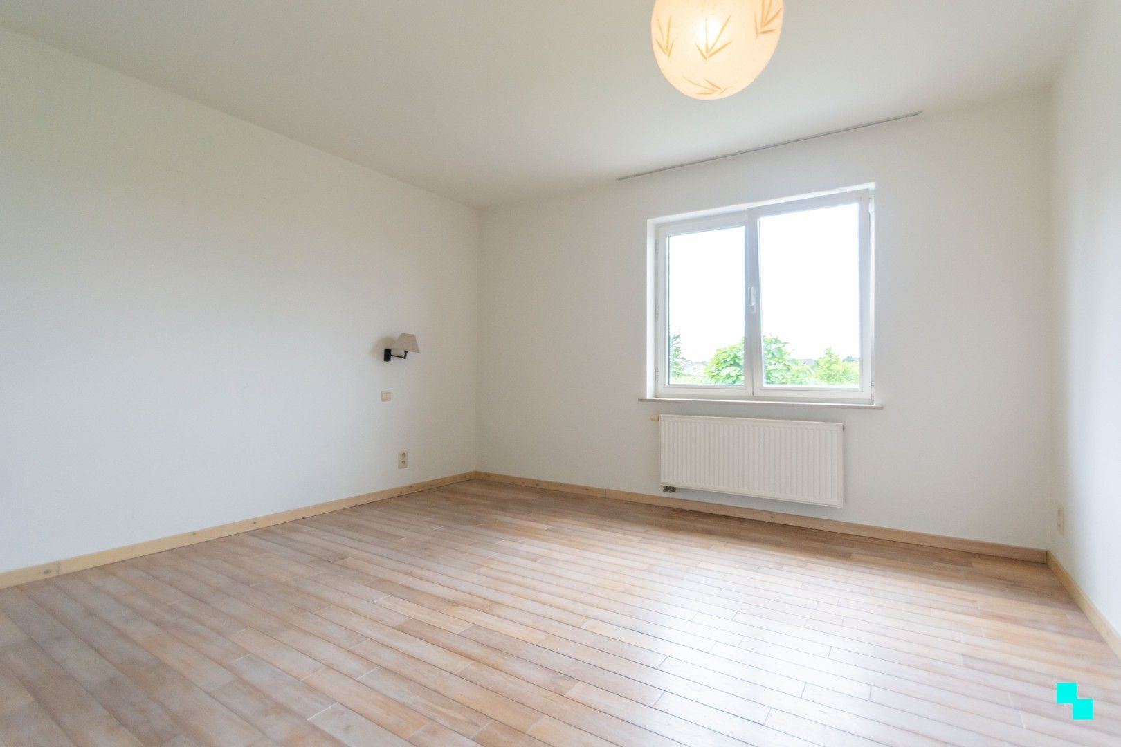 Hoogwaardige afgewerkte woning met tuin foto 13