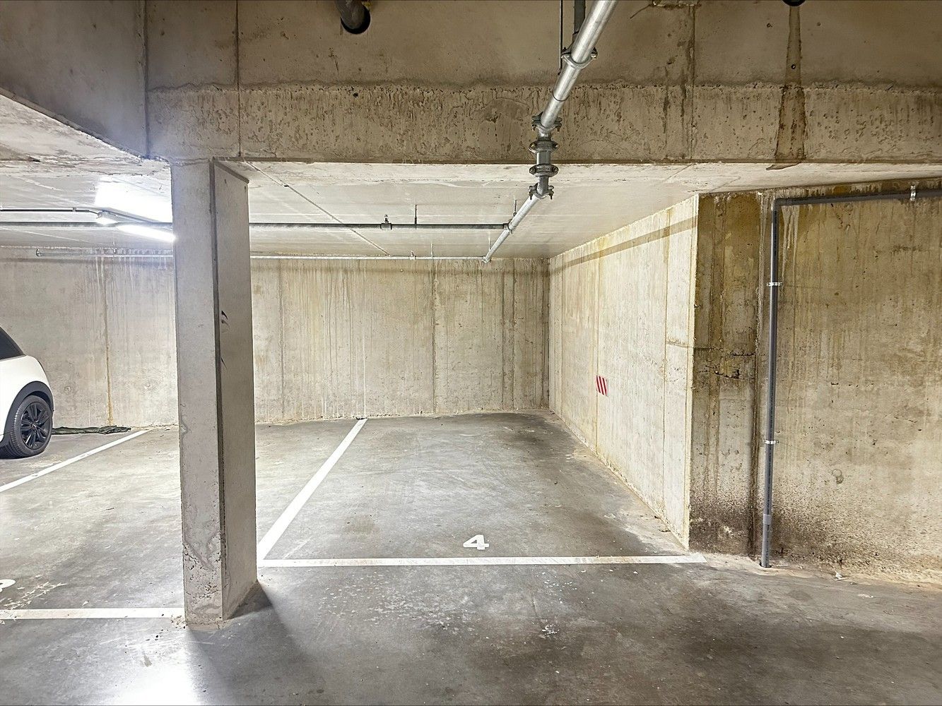 Ondergrondse autostaanplaats in residentie "CAMPUS" foto {{pictureIndex}}