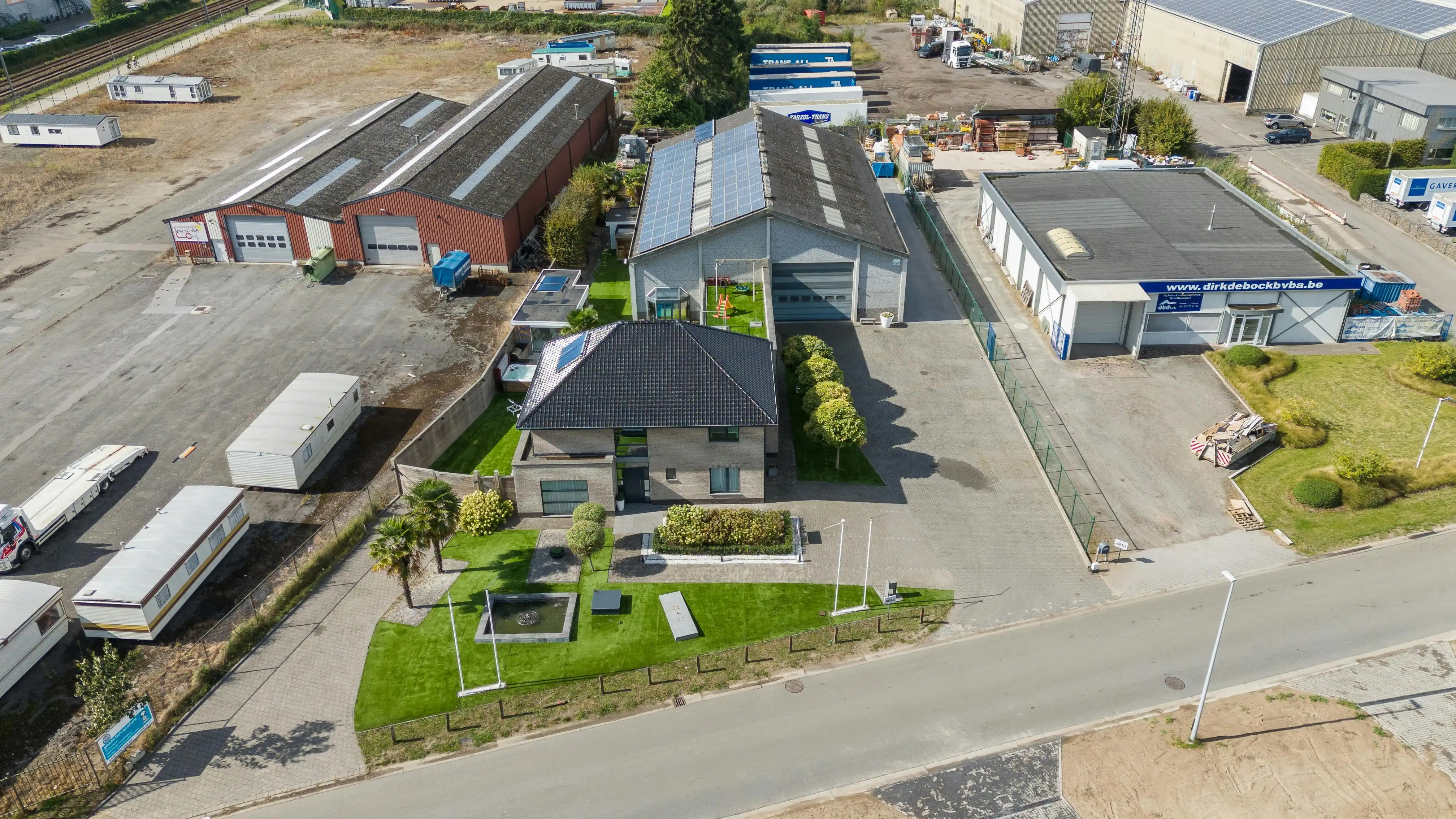 Luxe villa met exclusieve tuin en 600m2 magazijn in KMO-zone foto 47