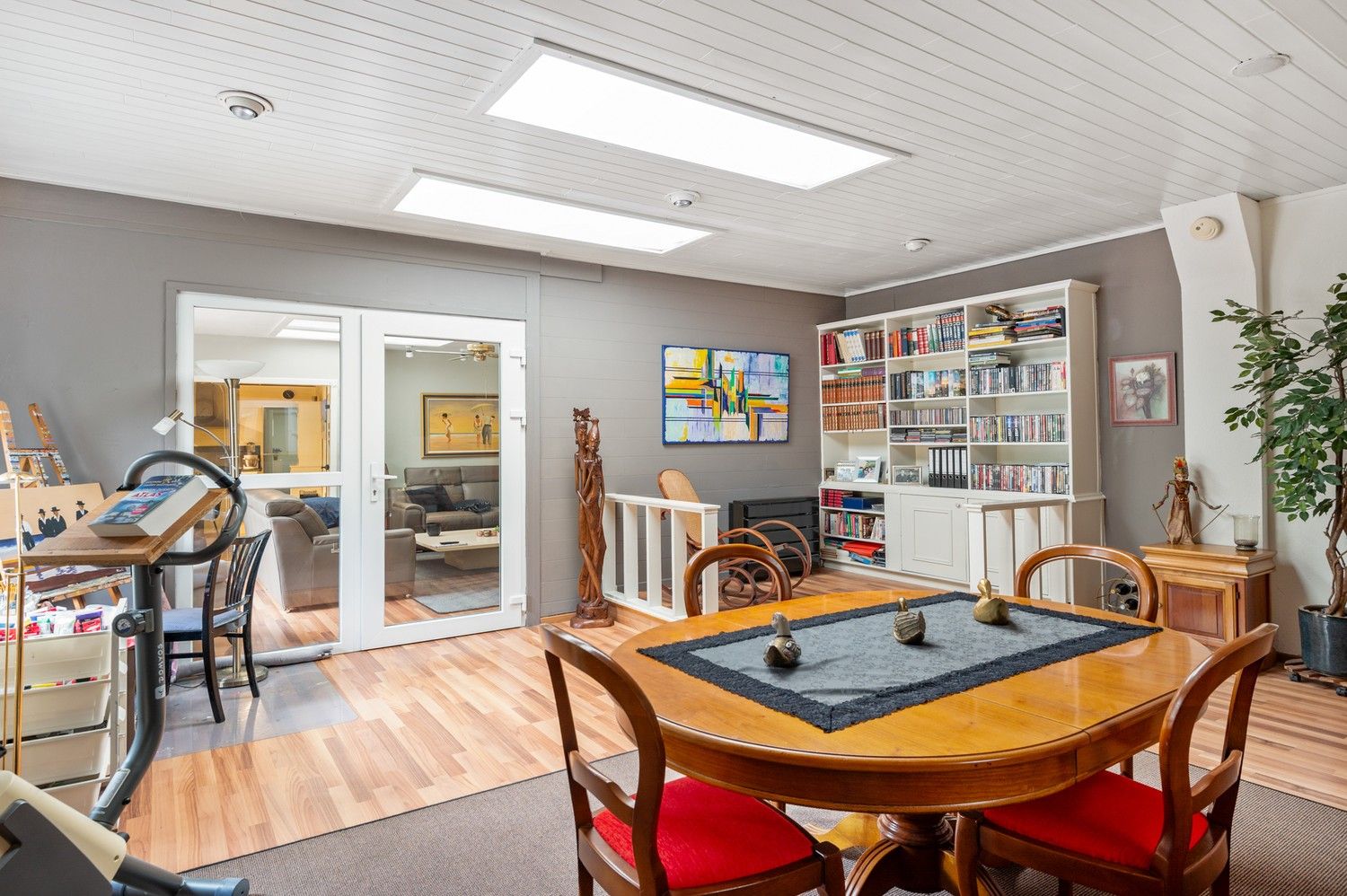 Magazijn met woonst en een 1 slaapkamer appartement te Deurne! foto 6