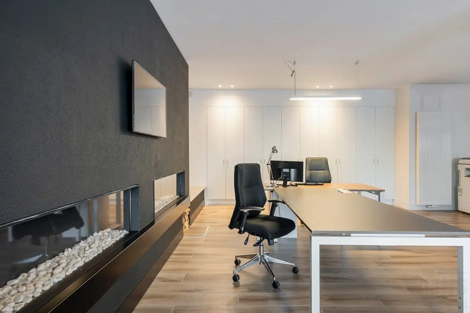 Uiterst gunstig gelegen kantoor met woonst. foto 9