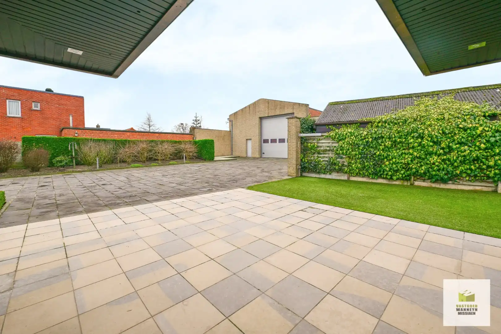 Gelijkvloerse woning met praktijkruimte (50m2) en loods (300m2) foto 15