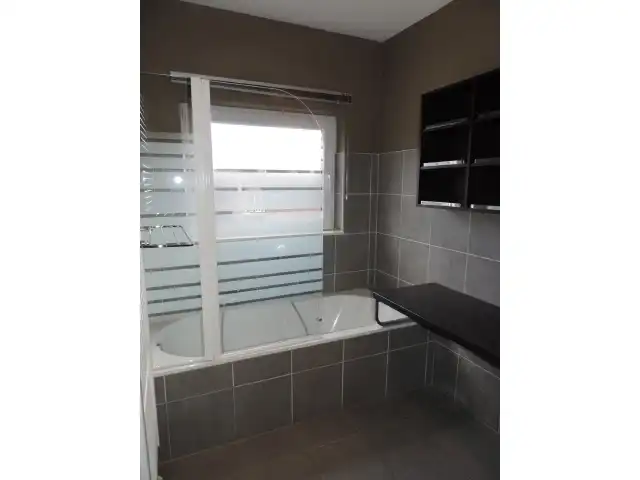 Ruim appartement met autostaanplaats vlakbij het centrum foto 11