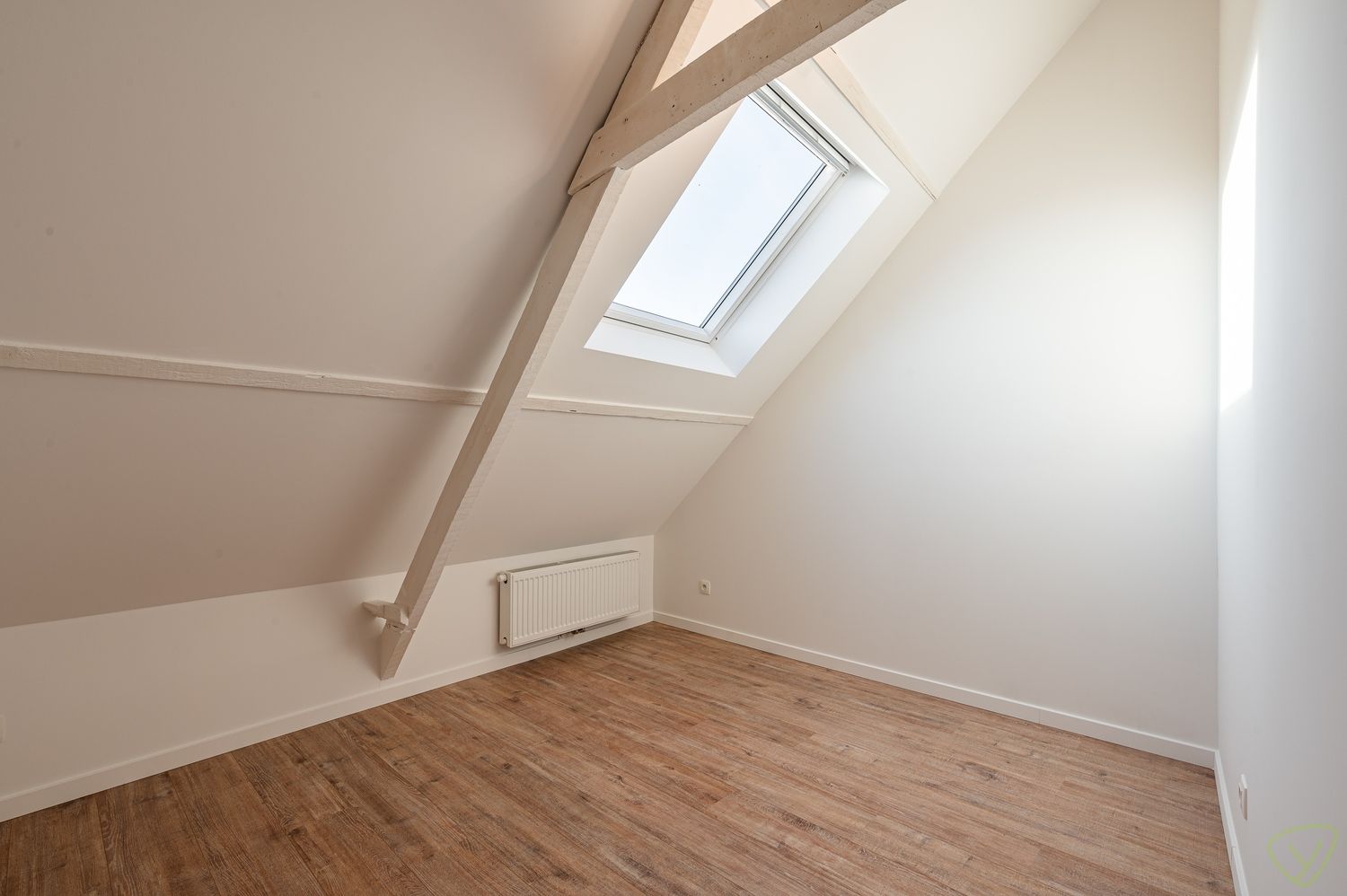 Gerenoveerde arbeiderswoning met drie slaapkamers en garagebox foto 14
