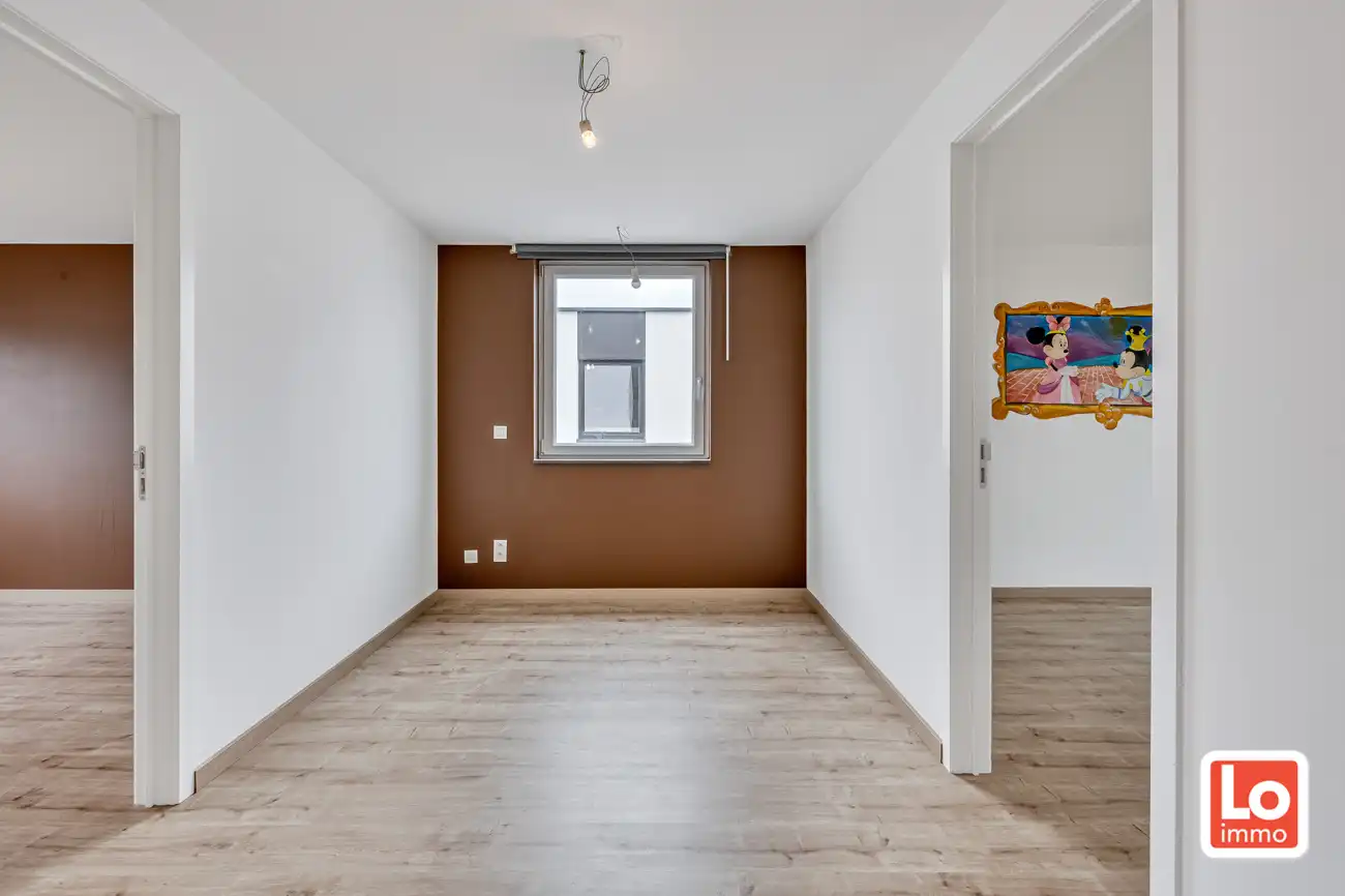 VERKOCHT! Moderne en instapklare halfopen woning met afzonderlijke garage in Lochristi! foto 9