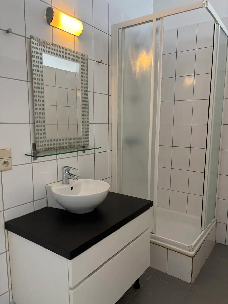 Gerenoveerd studentengebouw met zes studio's foto 4