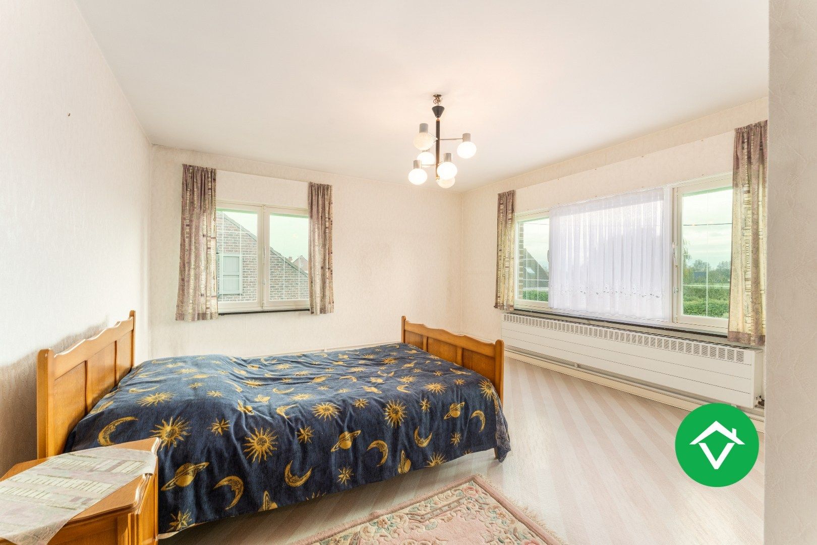 Op te frissen gezinswoning met twee garages en landelijk zicht te Eernegem foto 13