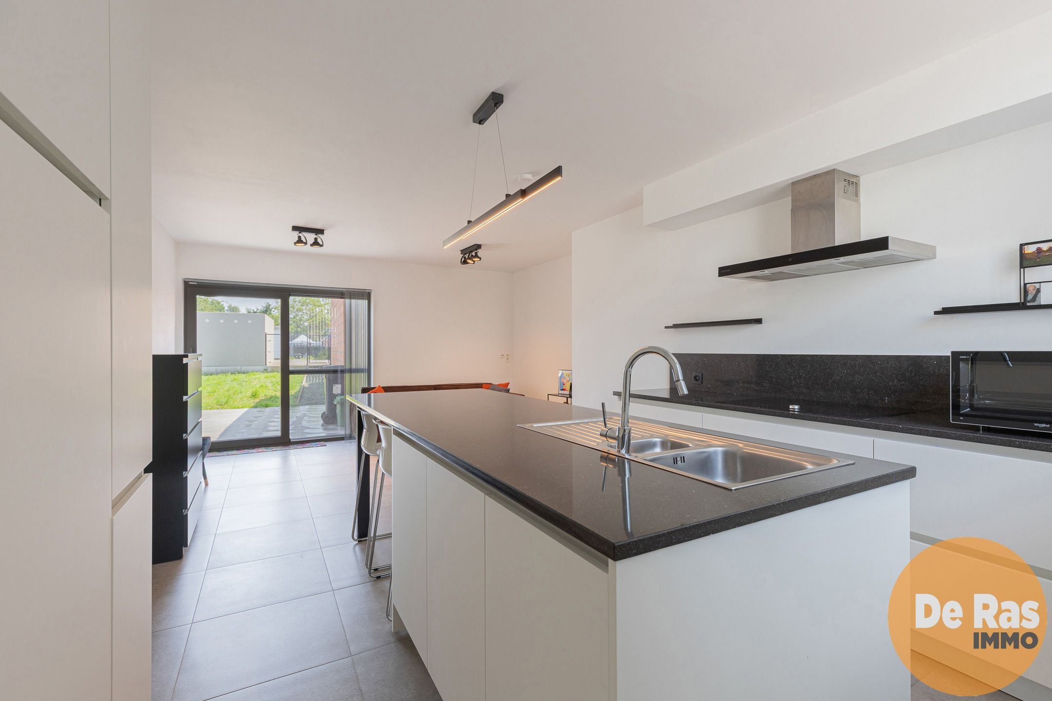 Herzele -  Totaal gerenoveerde woning met 4 slaapkamers, tuin en garage gelegen centrum Herzele foto 2