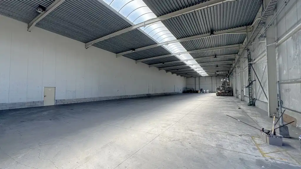 Loods met buitenopslag te huur in Rumst foto 4