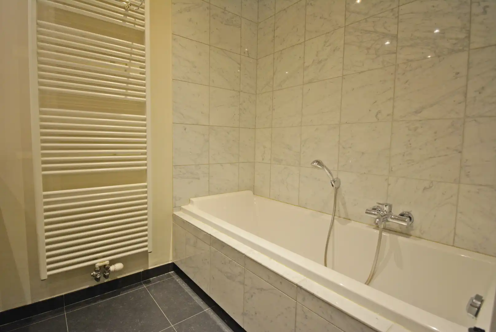 Prachtig onderhouden appartement op toplocatie vlak bij de zeedijk! foto 9